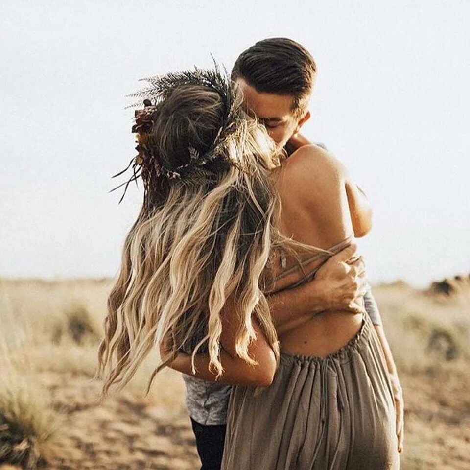 Давай обнимимся в последний раз. Встреча влюбленных. Дубцова 2023. Ирина дубцова давай обнимемся в последний раз. Ирина дубцова 2022.