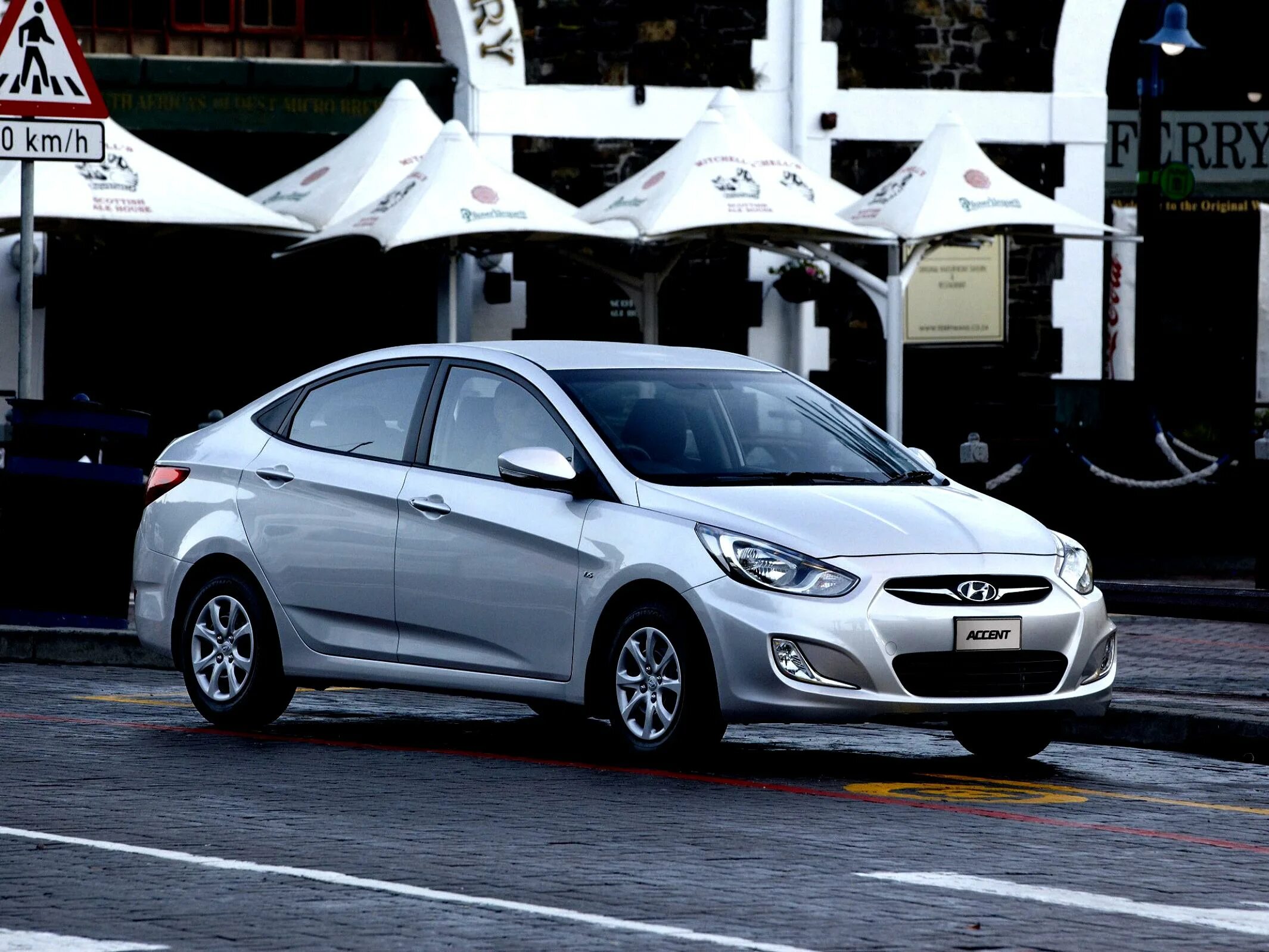 Хендай акцент 2011. Hyundai Accent 2010. Hyundai Solaris 2010. Hyundai Accent 2011. Hyundai Accent IV 2010.