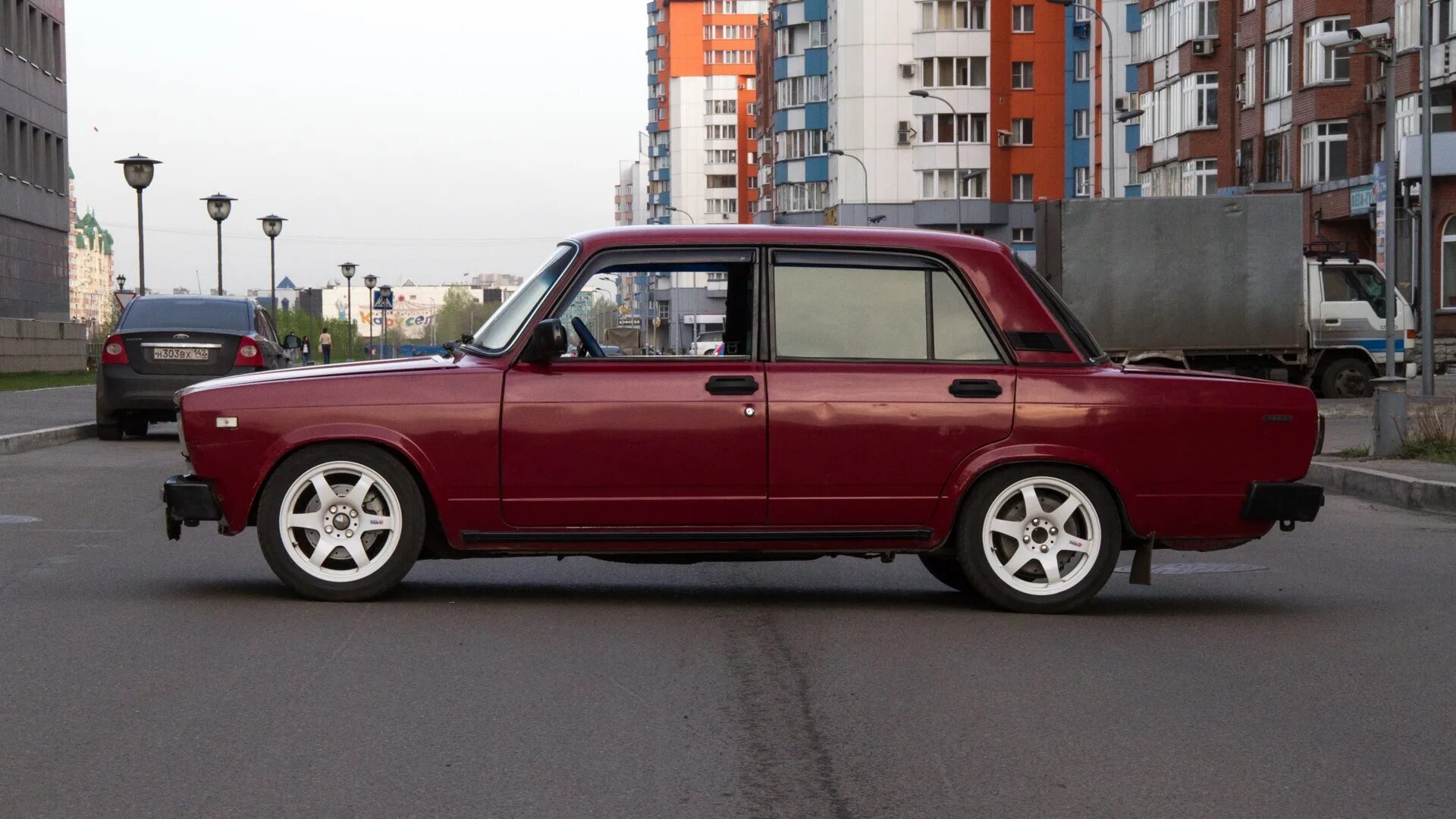 Ваз 2107 на литых. Ваз 2105 r13. Жигули на 14 дисках. Жигули на 14 дисках. Жигули на 14 дисках.