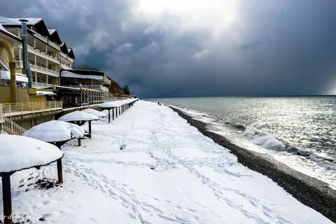 Теплое море зимой страны