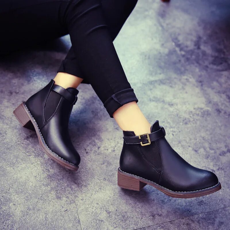 Короткие сапоги на каблуке. Элегантная женская обувь. Весенние ботинки женские. Стильные ботинки женские. Элегантные ботинки.