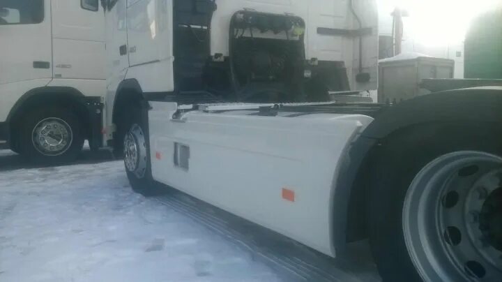 Спойлера боковые вольво. Спойлера боковые вольво. Боковой обвес вольво фш 12 пластик. Боковой спойлер volvo fh. Спойлера боковые вольво.
