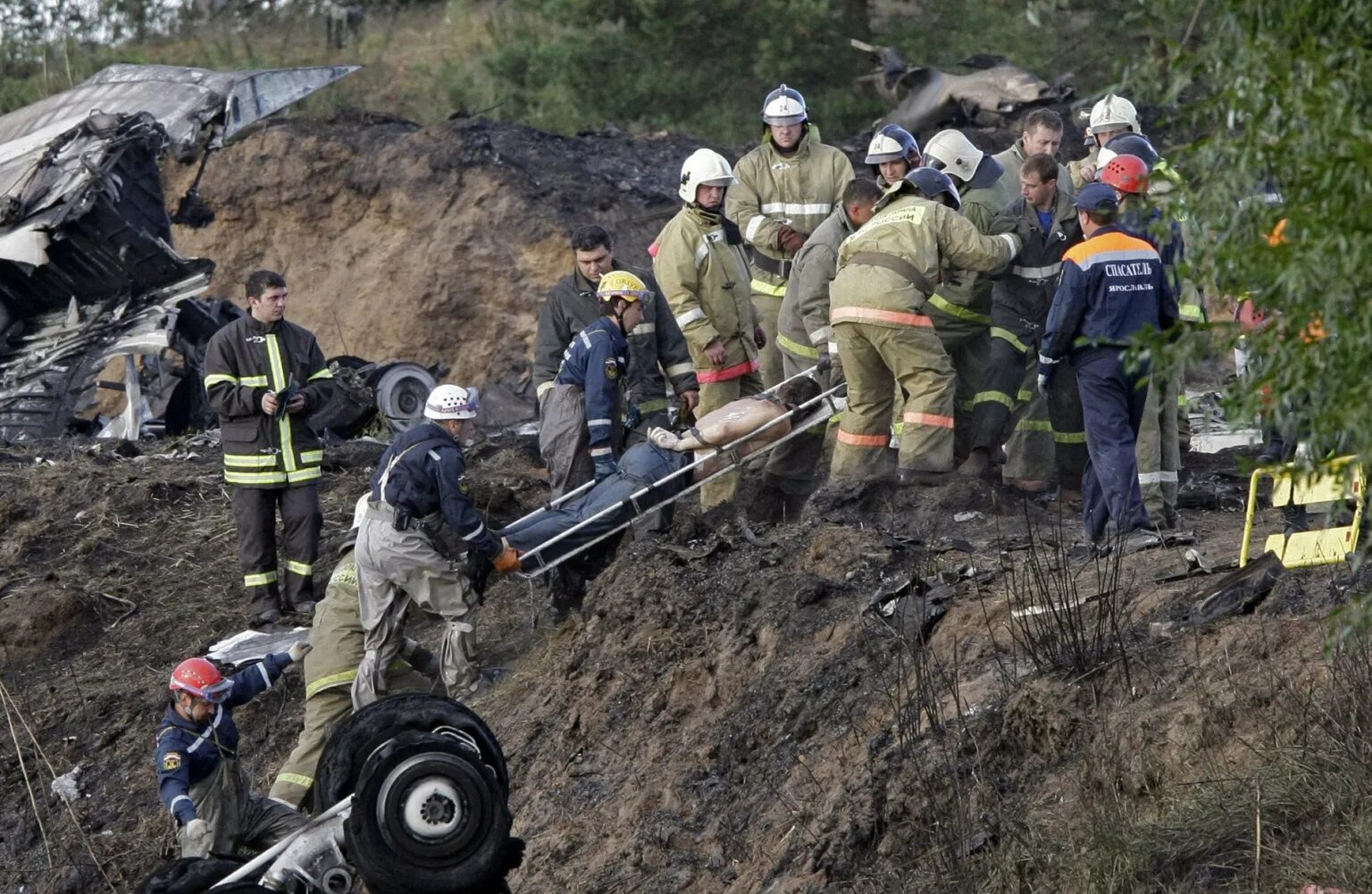 Разбилась команда. Як-42 катастрофа Локомотив 2011. Катастрофа як-42 (хк «Локомотив»). Хк Локомотив Ярославль трагедия. Катастрофа як-42 под Ярославлем тела погибших.