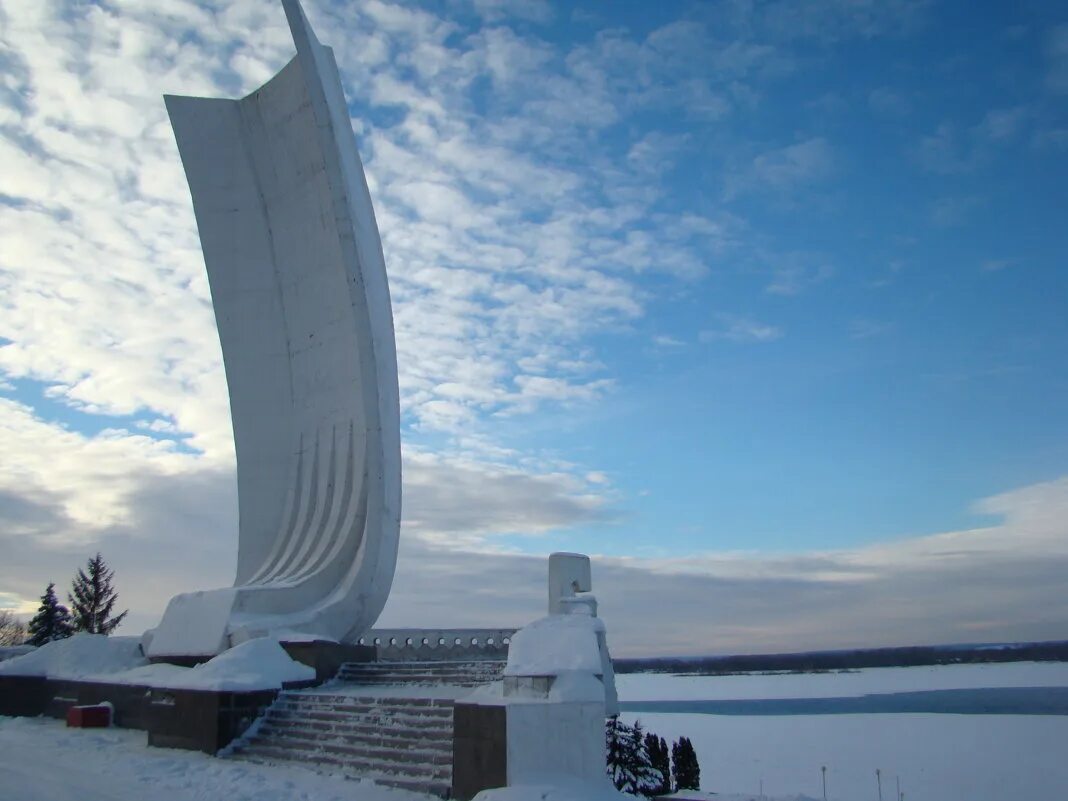 Ладья в марте 2024. Самарская Ладья зимой. Ладья Самара памятник. Стела Ладья Самара. Ладья с Волги Самара.