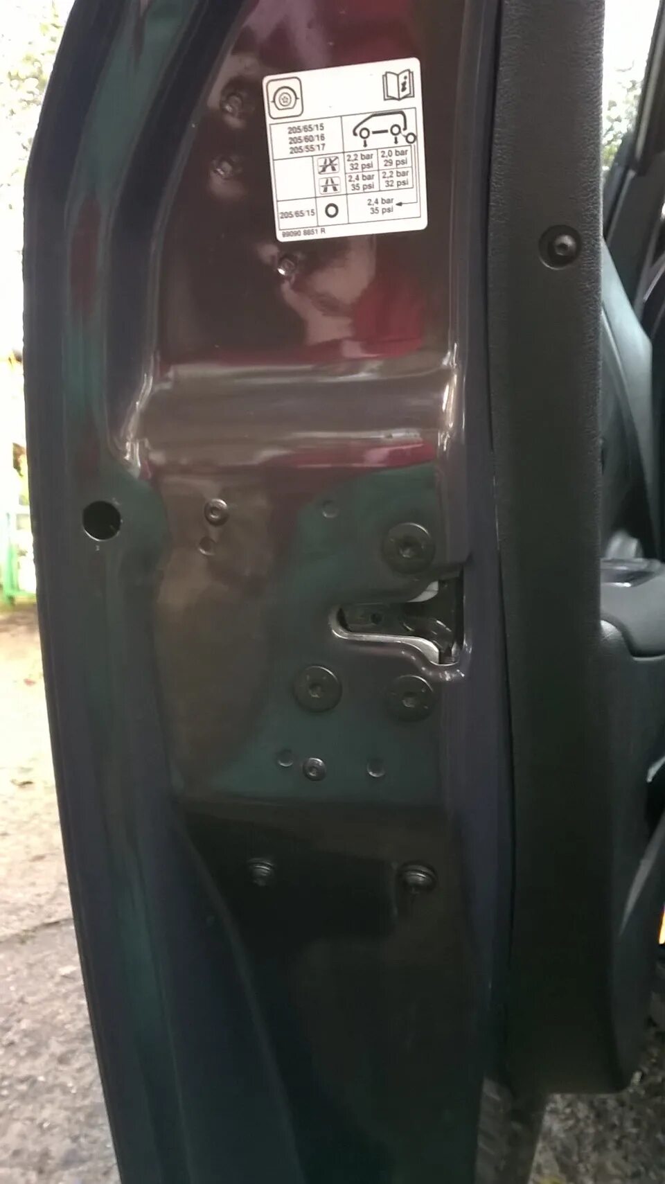 Не открывается дверь меган 2. Замок рено меган 2. Рено меган 2 хэтчбек открытые двери двери. Замок двери renault megane 3. Рено меган 3 двери.