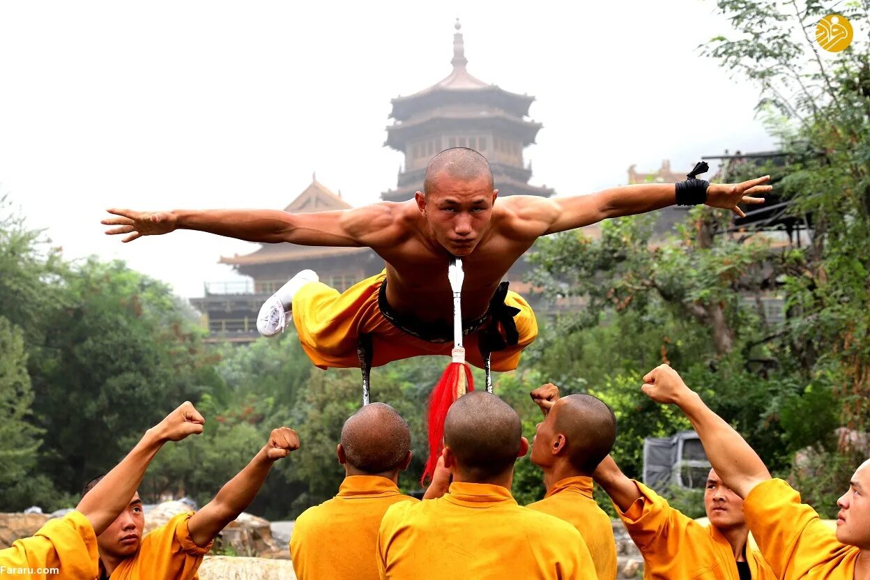 боевое искусство монахов шаолинь. боевые монахи монастыря шаолинь. боевые искусства шаолиня фильм 1986. кунг фу. монах шаолинь.