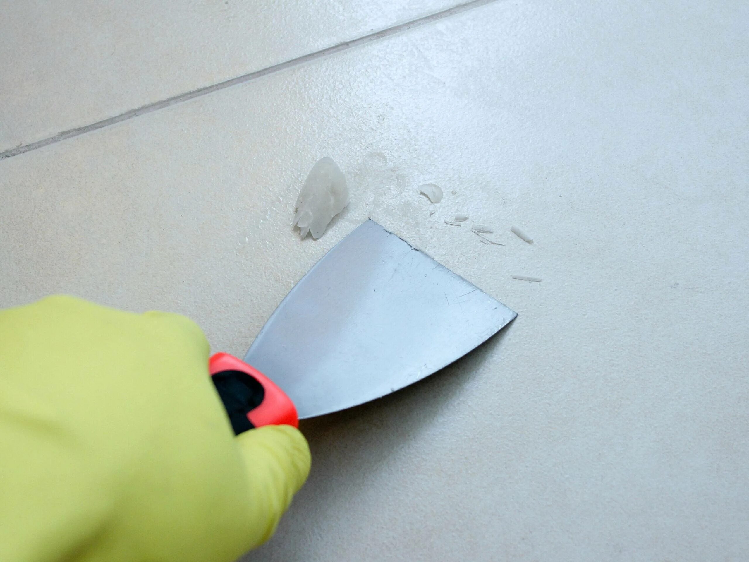 Как убрать смолу со стола. Очистить от смолы автомобиль. Покрытие воском автомобиля. Смывка смолы с дерева. Чем смыть эпоксидную смолу.