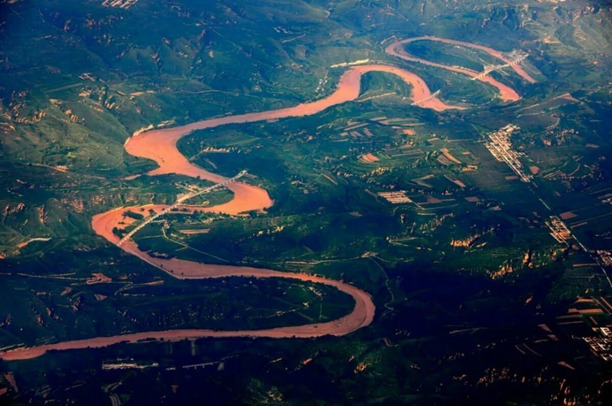 Куда впадает река хуанхэ. Китай река Хуанхэ. Лёссовое плато Хуанхэ. Долина реки Хуанхэ. Долина Хуанхэ древний Китай.