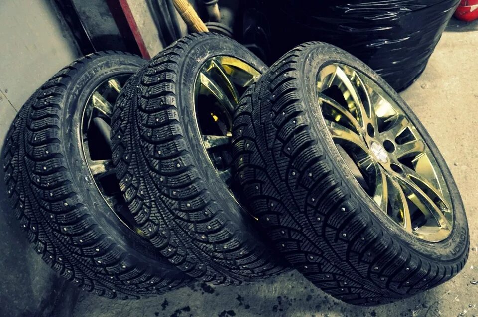 Резина 45 б у. 225/45r17 Hakkapeliitta 5 зима. Hakkapeliitta 9 225/45 r17 94t. Нокиан хакапелита 5 зима шипы. 225/45/17 Шипованные.