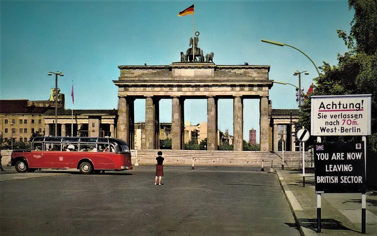 История создания песни берлин берлин. Бранденбургские ворота Восточный Берлин. Восточный Берлин 1960. Восточный Берлин в 1960 годы. Бранденбургские ворота Западный Берлин.