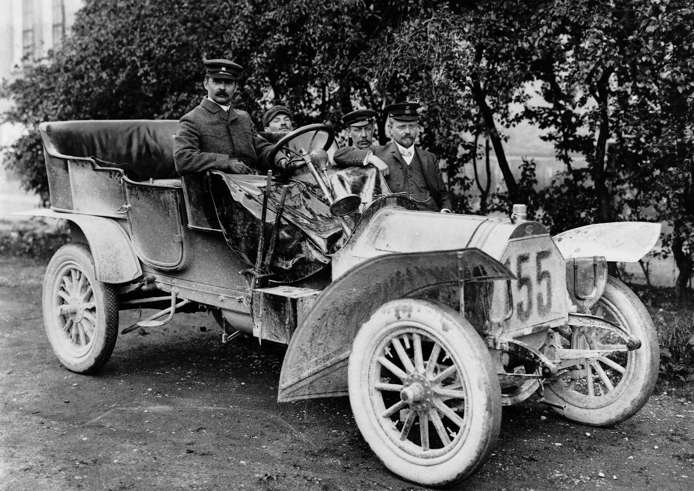 1 августа автомобиль. Август Хорьх первый автомобиль 1910. Аугуст Хорьх. Август Хорьх первый автомобиль. Август Хорьх Ауди.