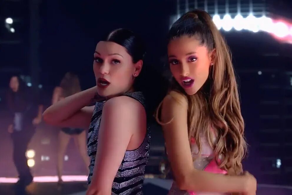 Yes and ariana grande клип. Ариана гранде bang. ариана гранде клипы. ариана гранде стиль в клипах. ариана гранде горячие.