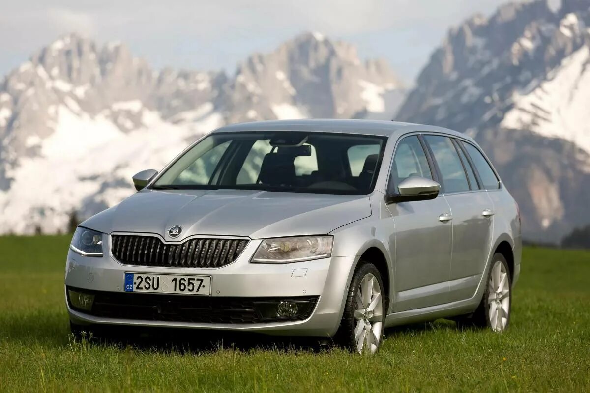 Автомобиль шкода. Škoda Octavia 3 поколение. Skoda Octavia Combi 2014. Skoda Octavia Combi 2013. Шкода Октавия 3 Комби.