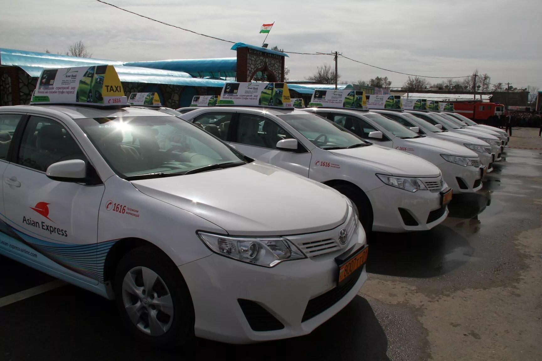Аренда авто в душанбе. Аренда авто в душанбе. Мерседес е222. Авторынок душанбе. Автомобильный рынок таджикистан.