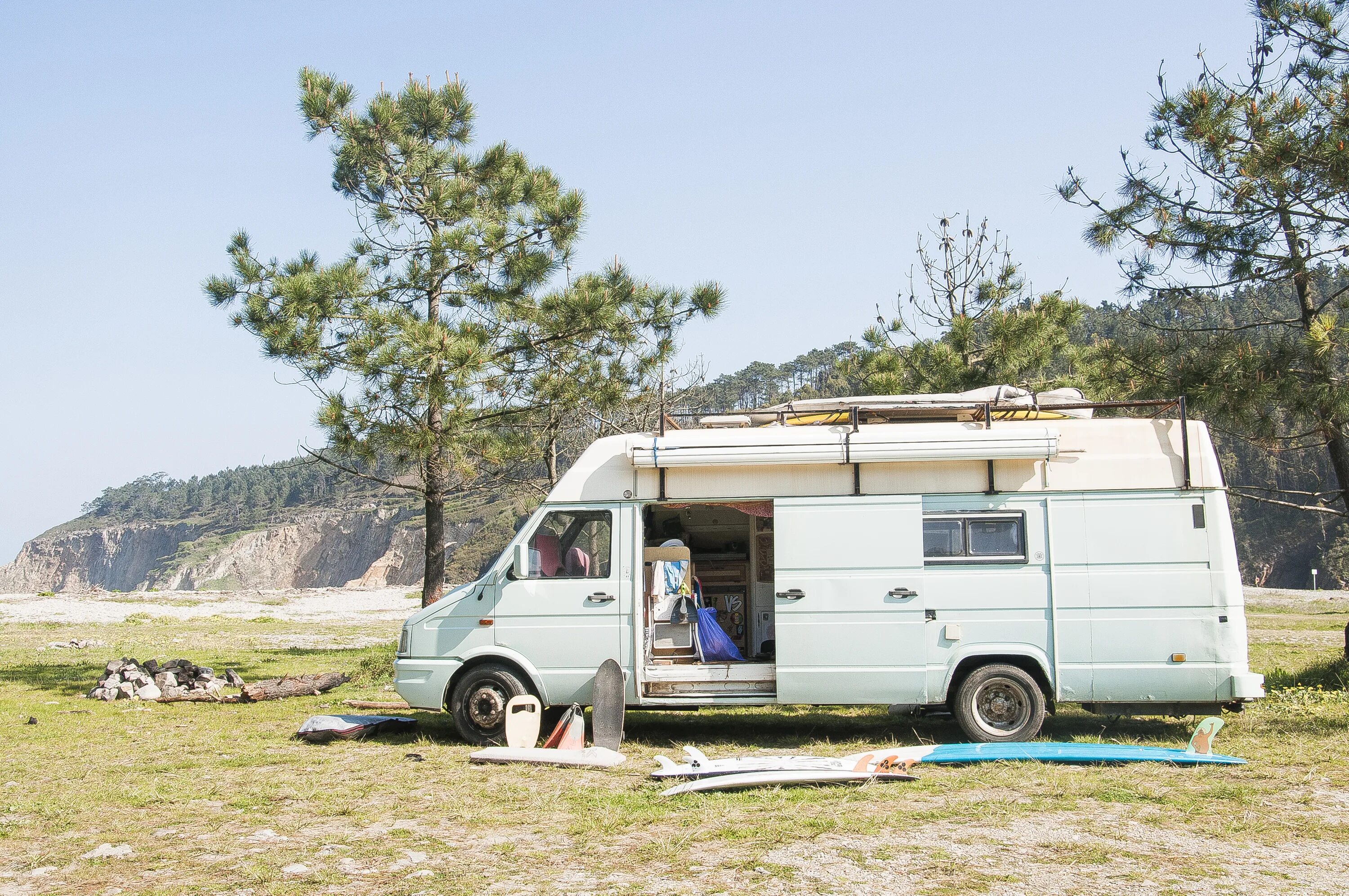 9 camping. Кемпер лайф. Индийский кемпер. Кемпер база для серфинга. Мерседес озо9 кемпер.