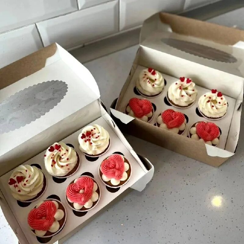 Кондитерская юлии ишаниной спб. Ханакина юлия кондитерская. Бутерброд с колбаской сыром и чаем фото. Капкейки украшение. Кондитерская студия юлии ишаниной.