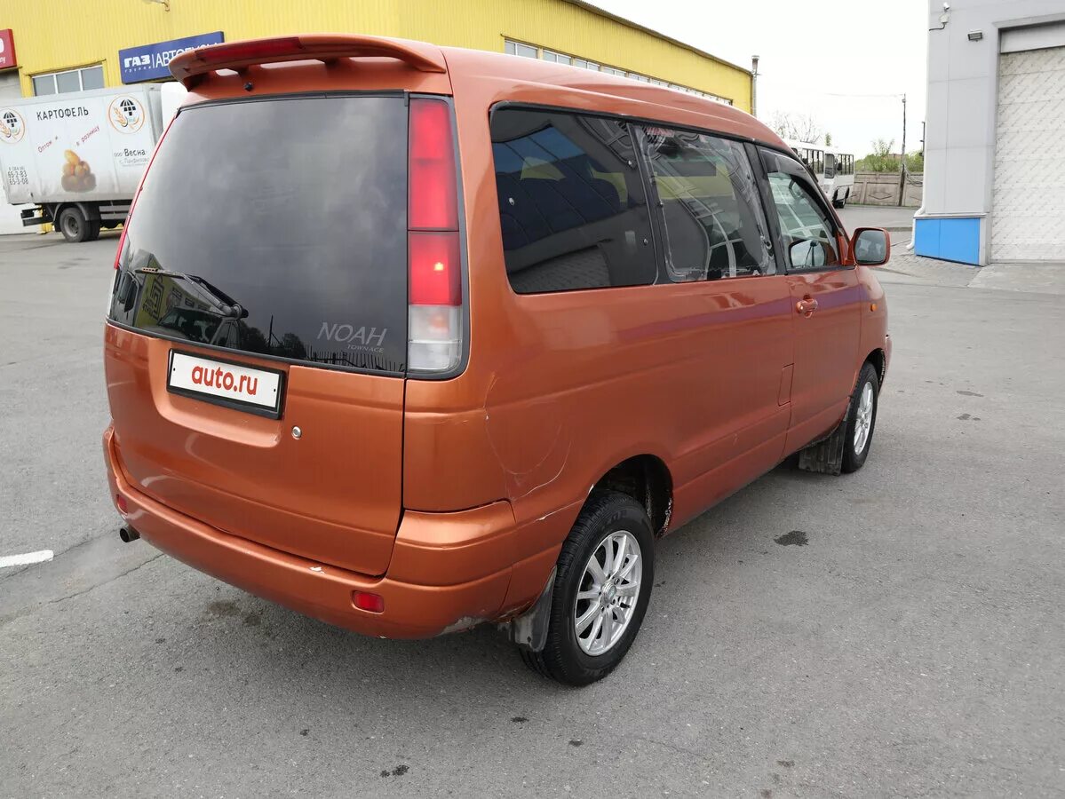 Toyota Town Ace Noah. Тойота Town Ace Noah. Toyota Lite Ace Noah. Тойота Таун айс Ноах красный,жёлтый,коричневый.