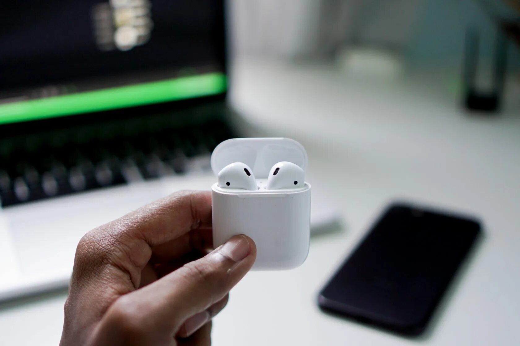 Как синхронизировать airpods. Apple AIRPODS 2. Наушники Apple аирподс про 2. Беспроводные наушники AIRPODS Pro. Аирподс 1.