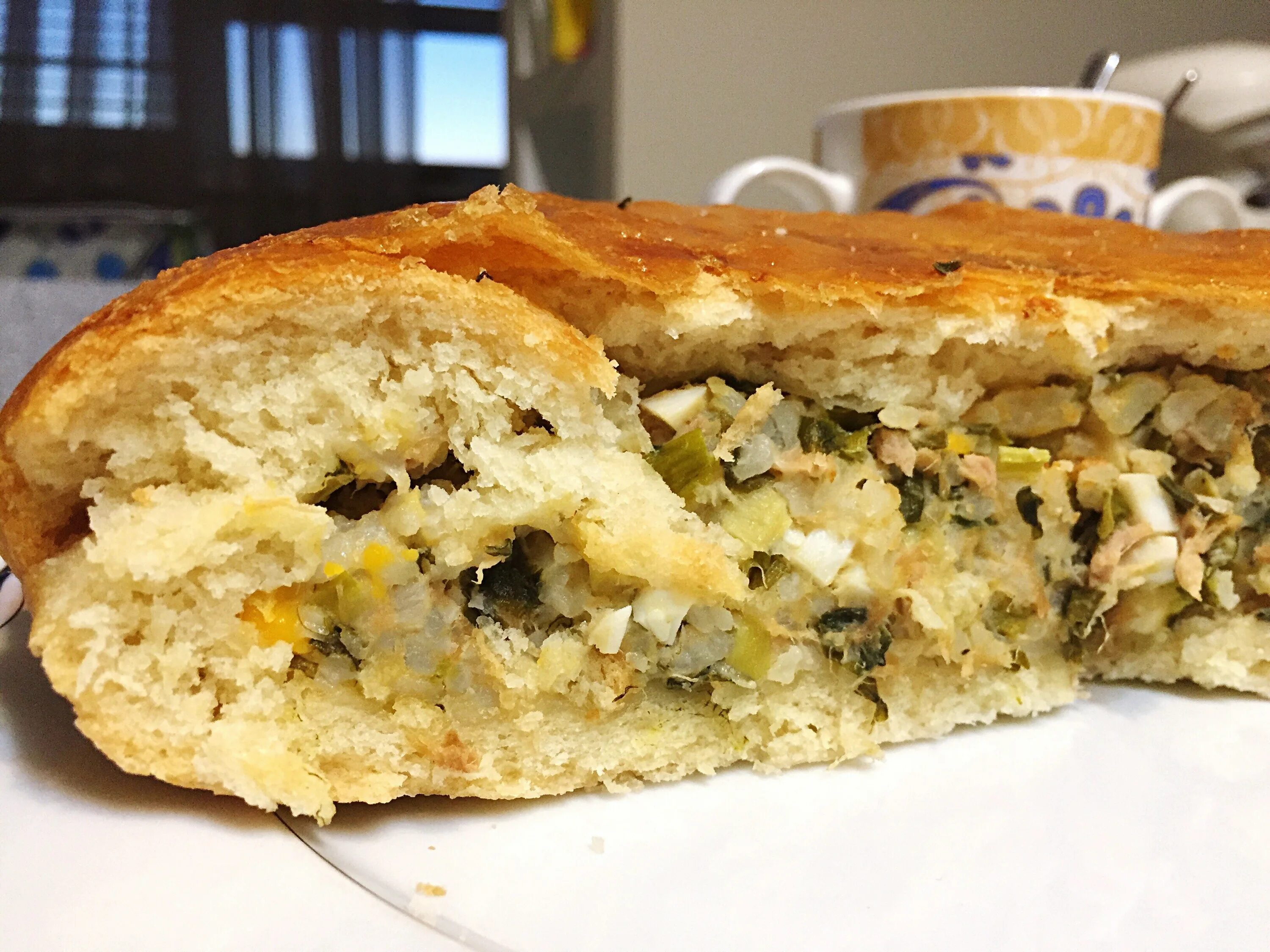Заливной пирог с тунцом и яйцом. Пирог с тунцом. заливной пирог с тунцом. пирог с тунцом консервированным. пирожки с тунцом.