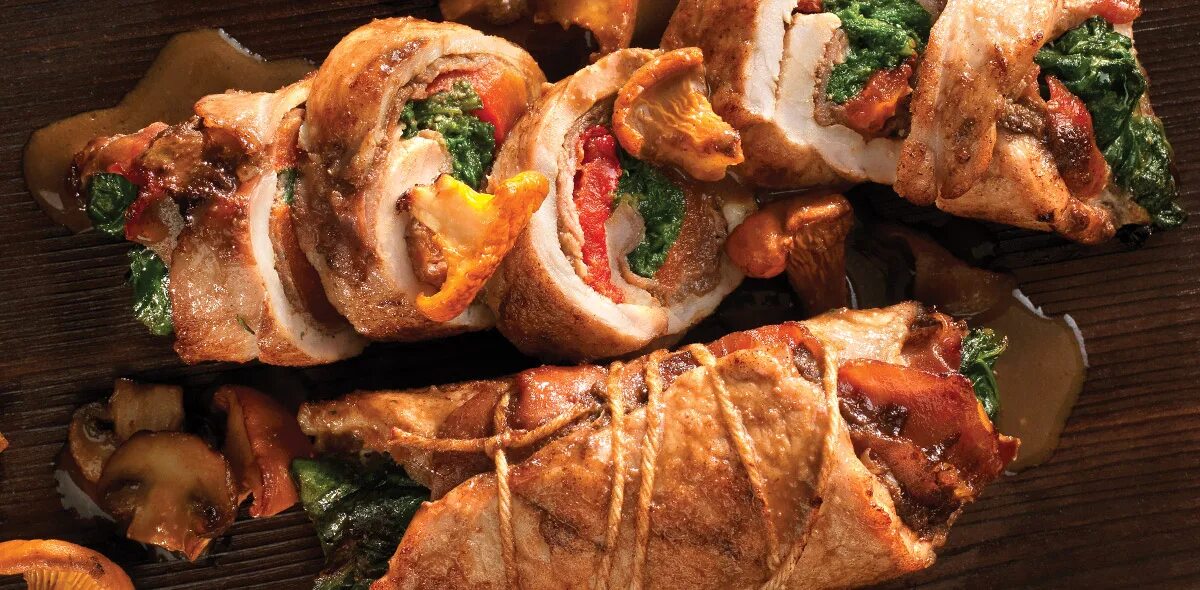 Горячее на 2025 год. Мясо на новый год. рулет из мяса на горячее. новогодние горячие блюда из мяса. новогоднее горячее блюдо из свинины.