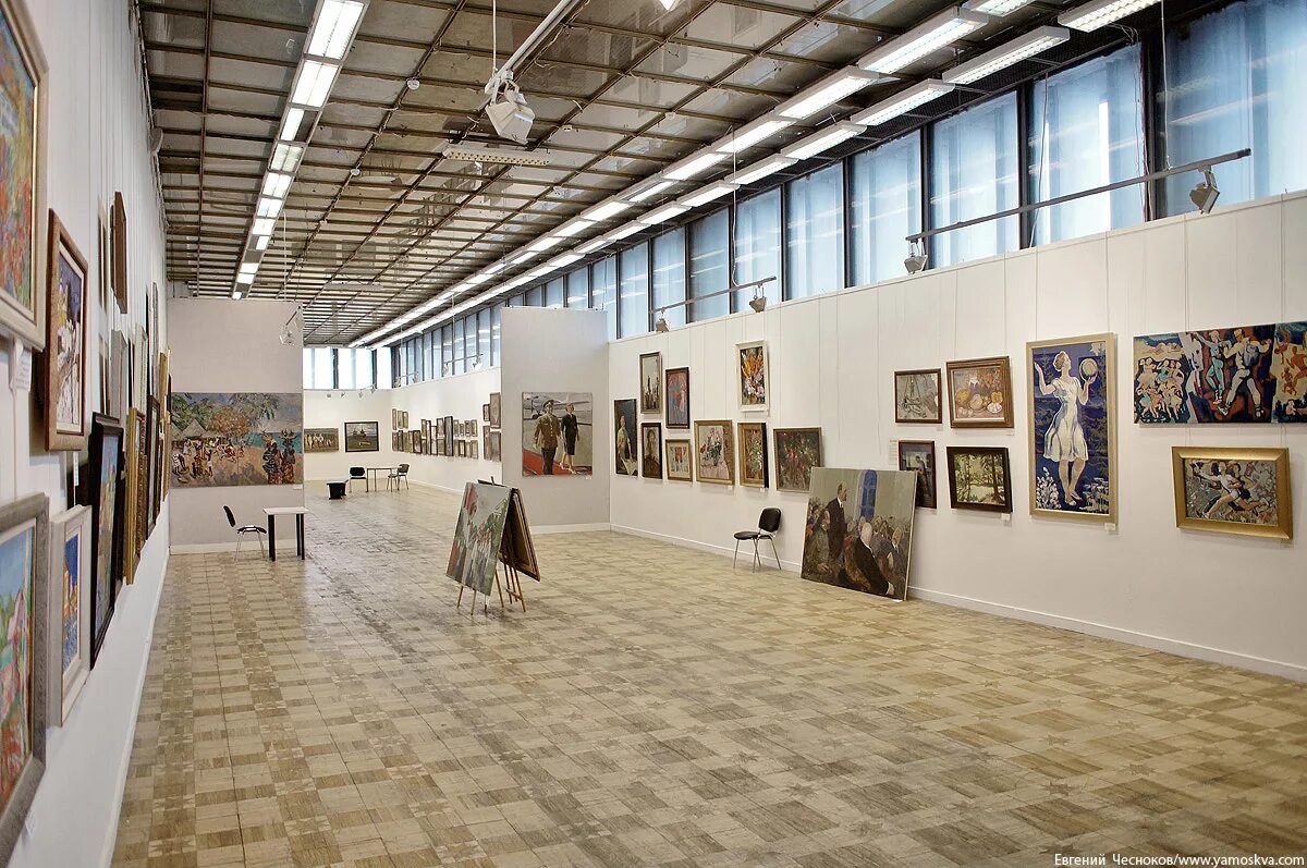 Вернисаж на крымской набережной. Вернисаж художников в москве. Цдх выставки. Вернисаж на крымской набережной. Вернисаж художников в москве.