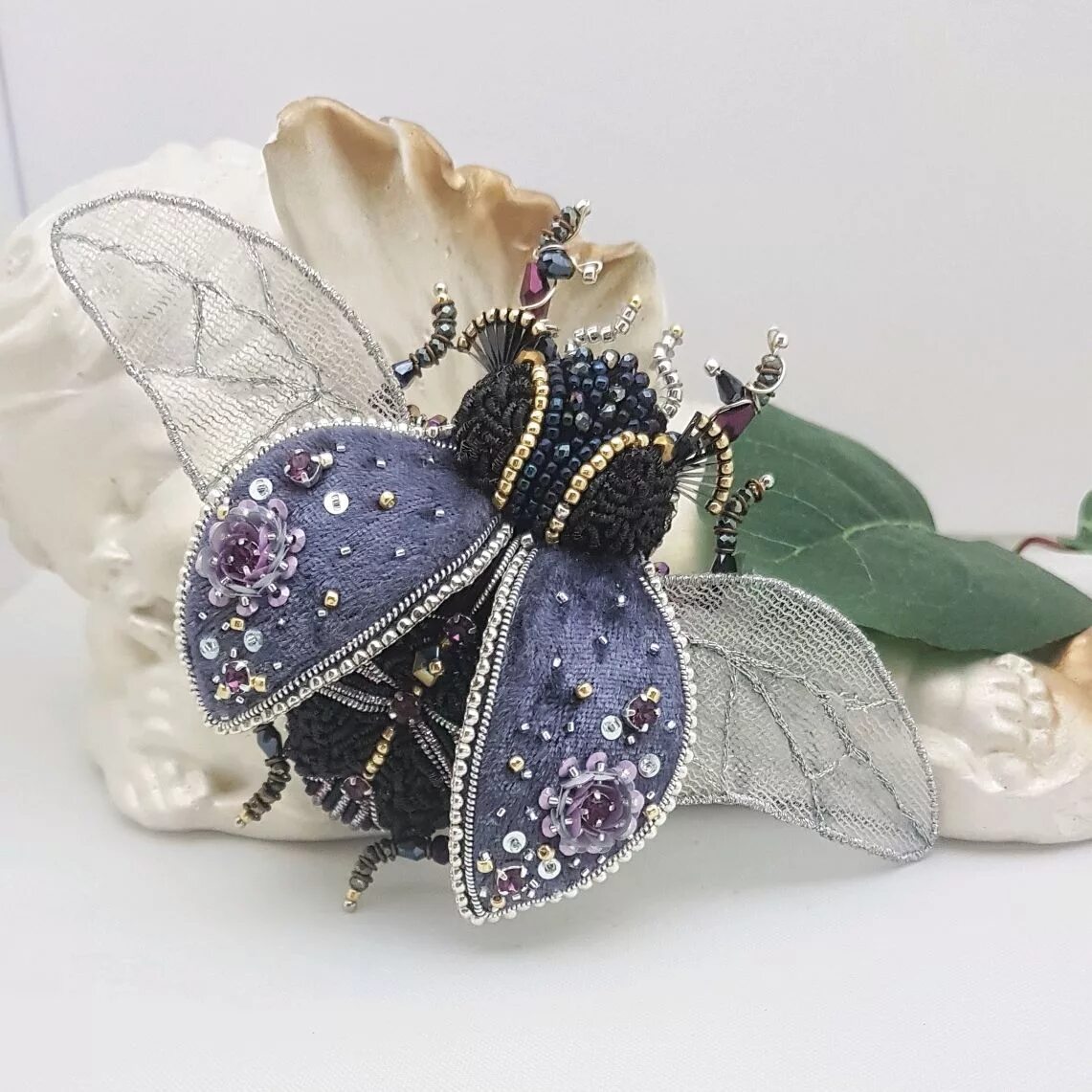 Брошь ручной работы мастер класс. Самодельные броши. Брошки из бисера. Брошь мастер класс. Необычные броши.