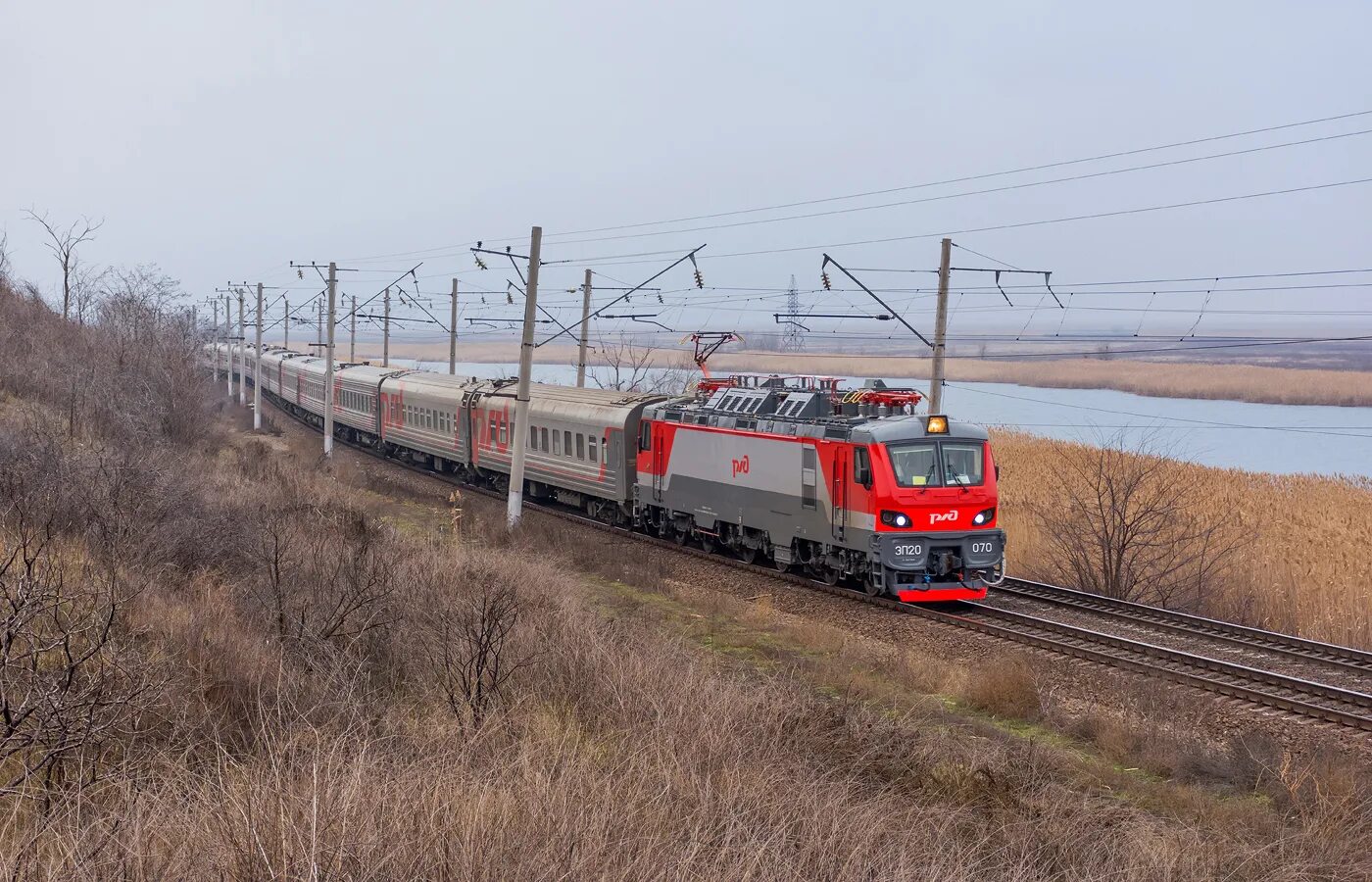 Можно поезда ростов на дону. Эп20 070. Эп20 70. Поезд Ростов Москва. Поезд Ростов на Дону.