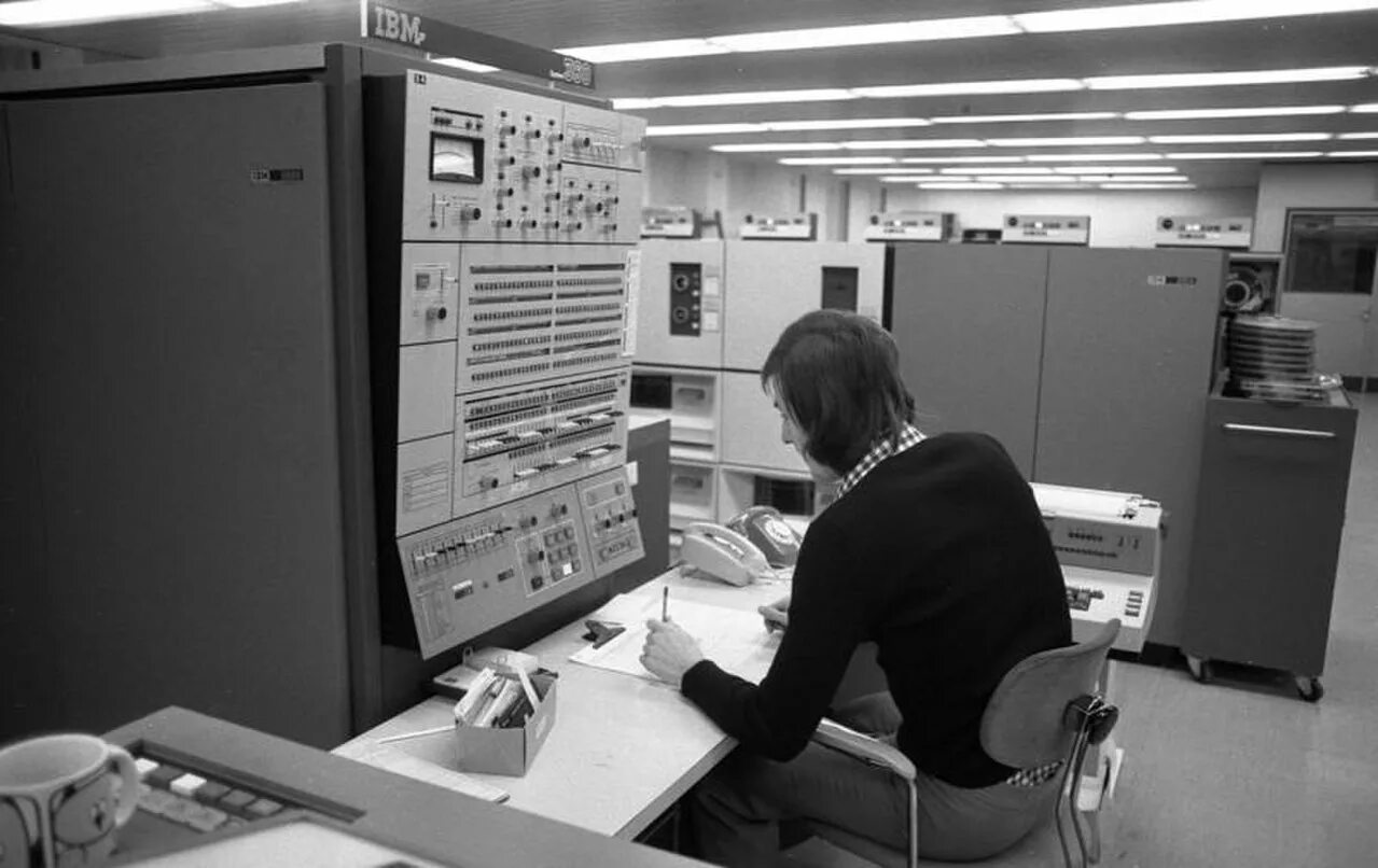 Ibm s. IBM System/360. IBM S/360. ЭВМ IBM 360. Третье поколение IBM-360.