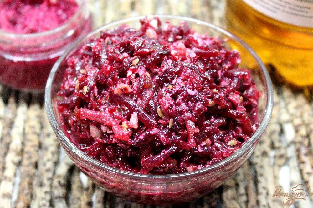 Рецепт свекла настоящая. Свекольный салат вкусный. Рецепт свекла настоящая. Свекольный салат. Тертая свекла.