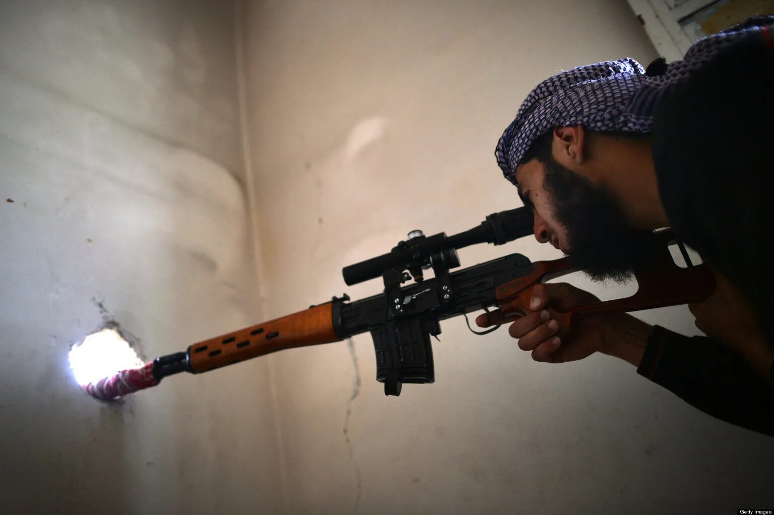 Моджахеды снайперы. Оружие которое используют террористы снайперы. Оружие которое используют террористы снайперы. Снайперы в сирии убивают боевиков. Хезболла армия.