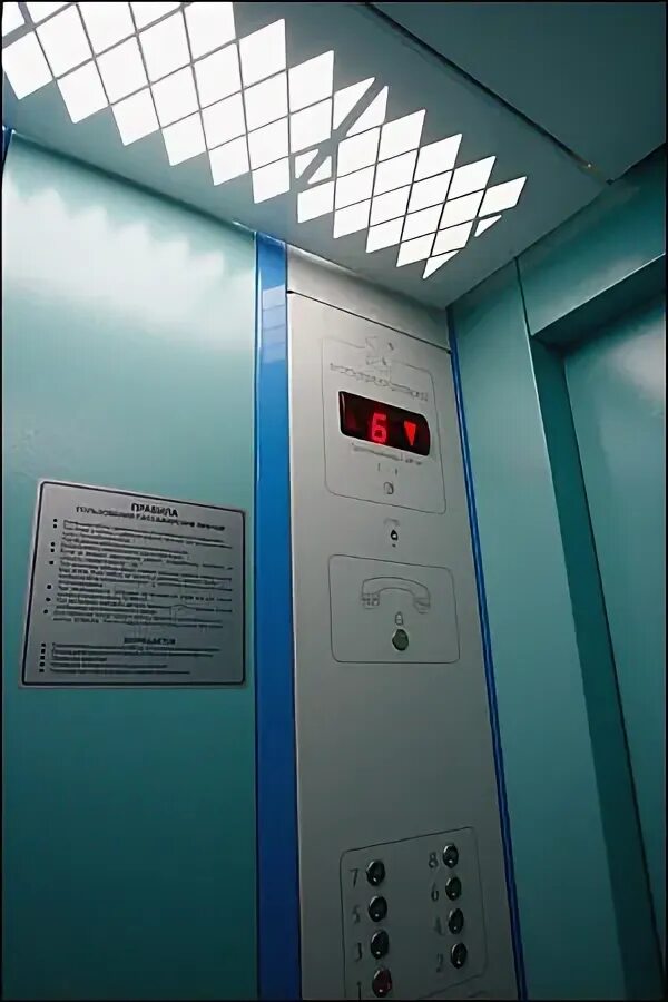 необычный лифт. встреча в лифте. застревание в лифте. женщина в лифте. девушка и мужчина в лифте.