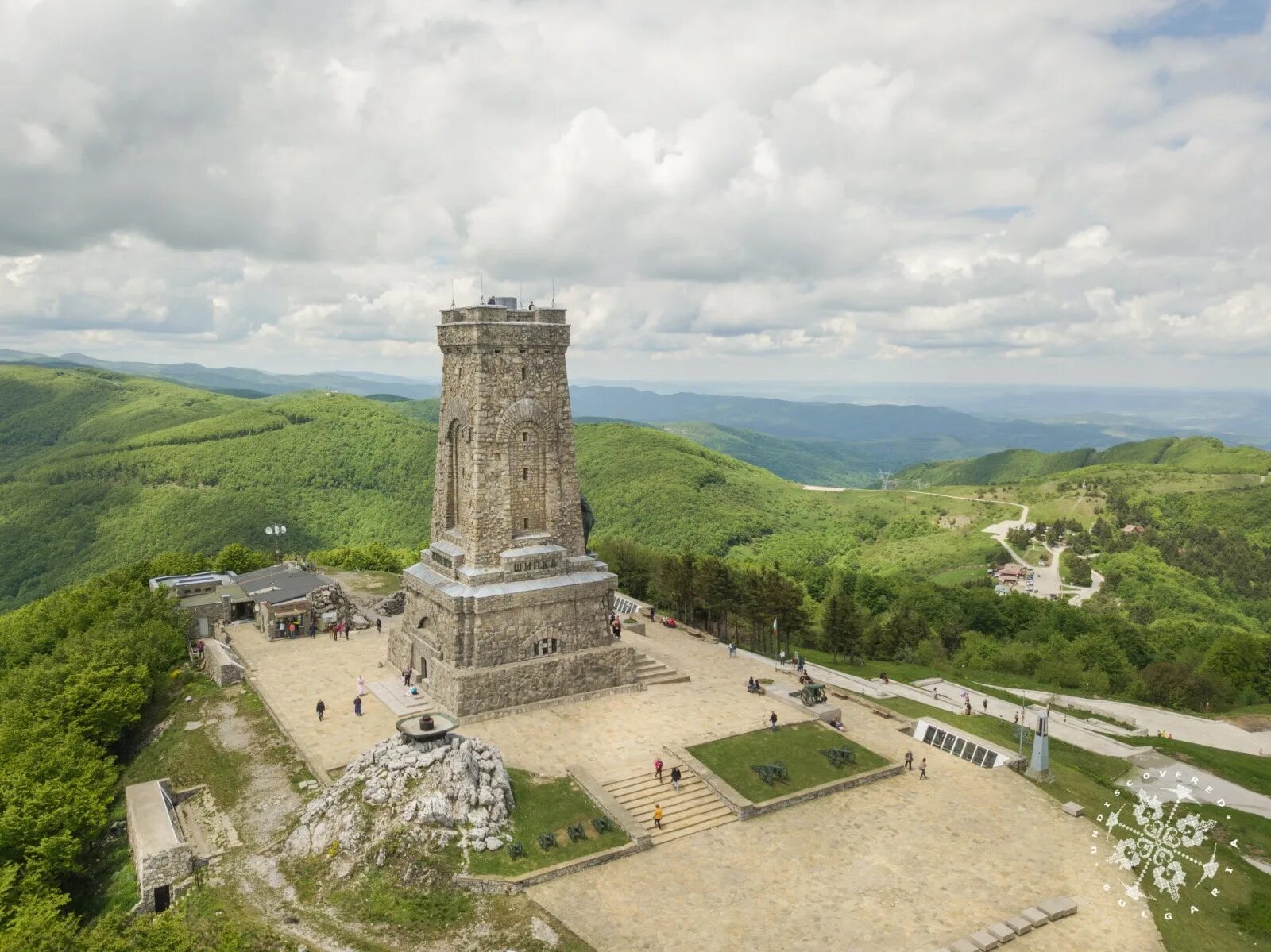 Мемориал шипка болгария. Музей шипка болгария. Мемориал шипка болгария. Крепость шипка. Памятник свободы шипка в болгарии.
