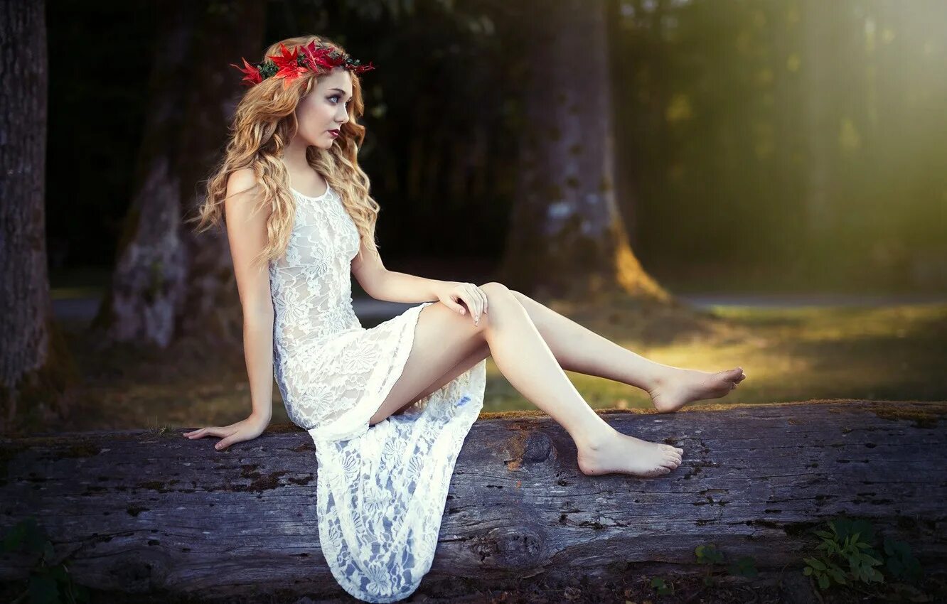 Ребенок девочка. Девушка в платье сидит. Девушка в платье. Девушка в платье сидит. Сидящая девочка в платье.