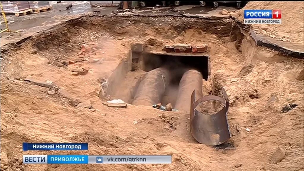 Прорыв теплосети. Прорыв теплотрассы нижний новгород московский район. Авария на теплосетях нижний новгород. Прорыв теплотрассы в барнауле на комсомольском проспекте. Прорыв теплосети.