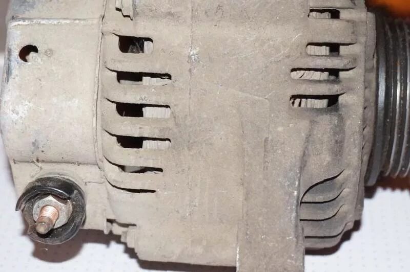 Генератор honda cr-v 3. Щетки генератора хонда срв 3 2. Приводной ремень хонда срв r20a2. Как снять генератор хонда срв. Генератор хонда аккорд.