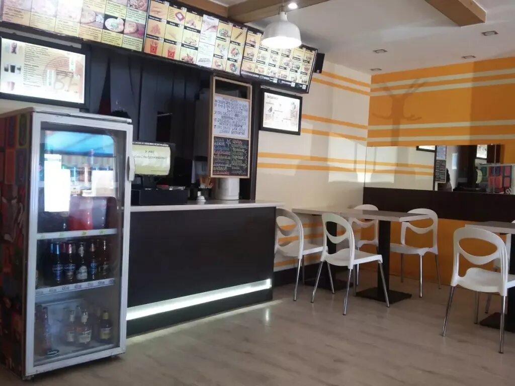 Супер бургер меня выгнали из дома. Супер бургер омск атриум. Супер бургер меню. Магбургер на нефтьмагистраль. Бургер таджикски.