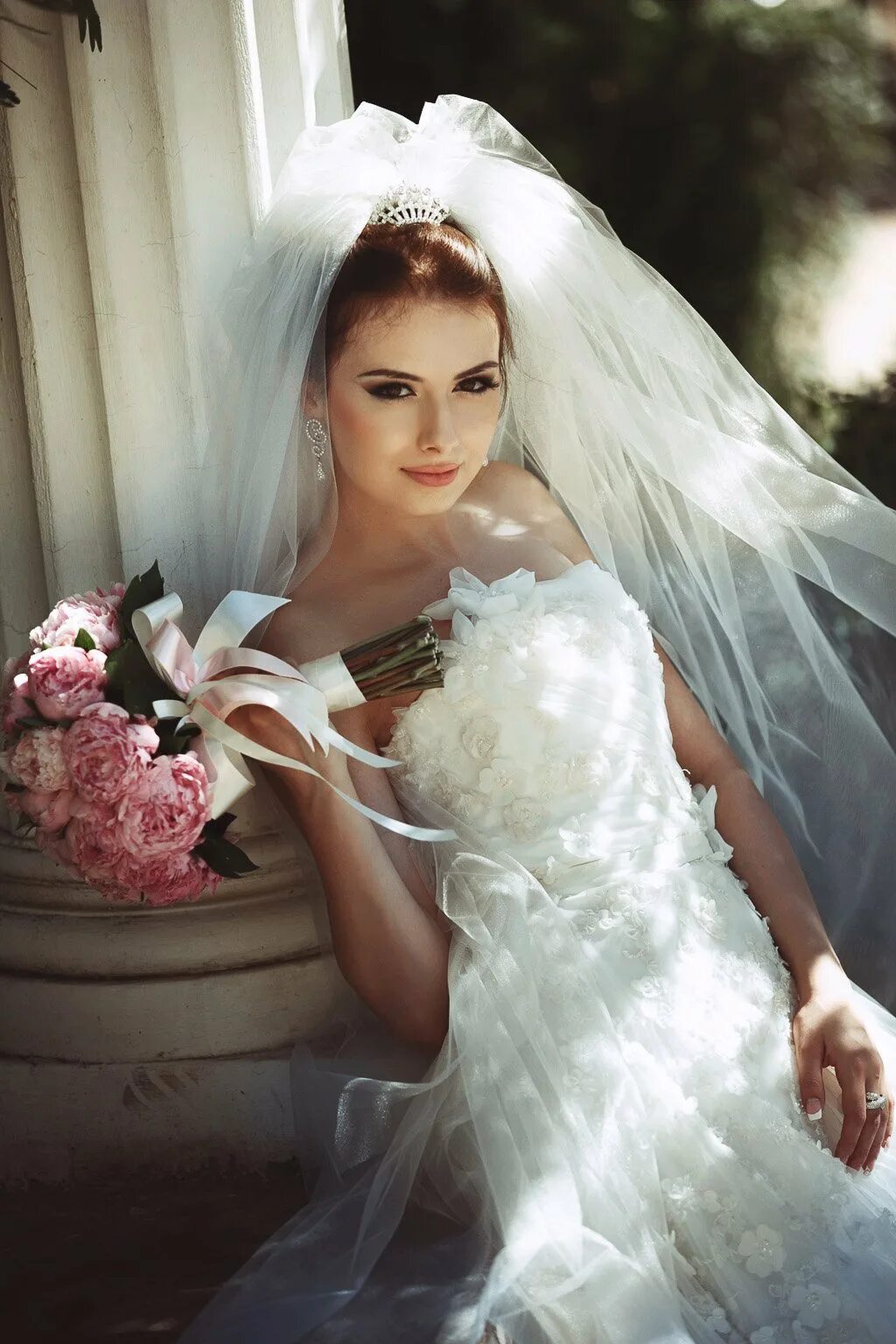макияж невесты. красивые свадебные образы. красивые свадебные платья. даутцен крус в платье. девушка в свадебном платье.