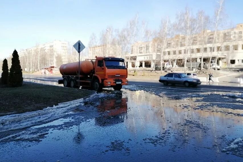 Погода в осколе сегодня по часам. Водоканал старый Оскол. Старый Оскол авария Водоканал. Каток старый Оскол. Старый Оскол порыв.