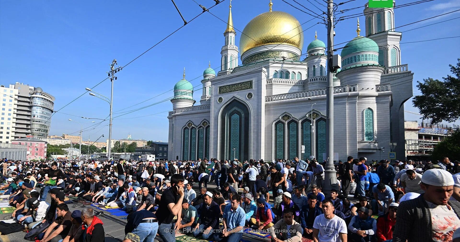 Курбан байрам Московская Соборная мечеть. Курбан байрам в Соборной мечети Москвы. Московская Соборная мечеть Курбан байрам улица. Курбан-байрам 2022 в Москве.