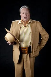 Актер смирнитский
