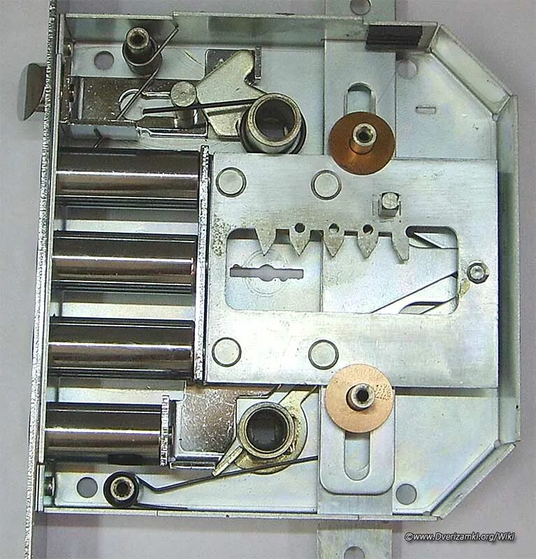 Замок номер 4. Цилиндровый замок Эльбор. Бордер замок дверной механизм. Запорный механизм замка Эльбор. Замок бордер внутри.
