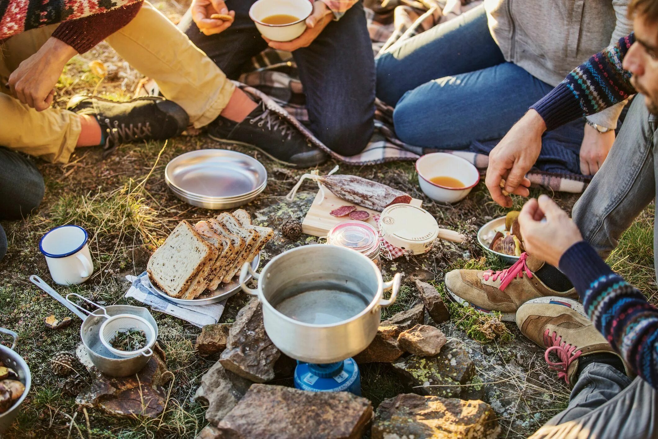 Look at the camp. Еда в поход. Обед в походе. Питание в походе. Питание в туристском походе.