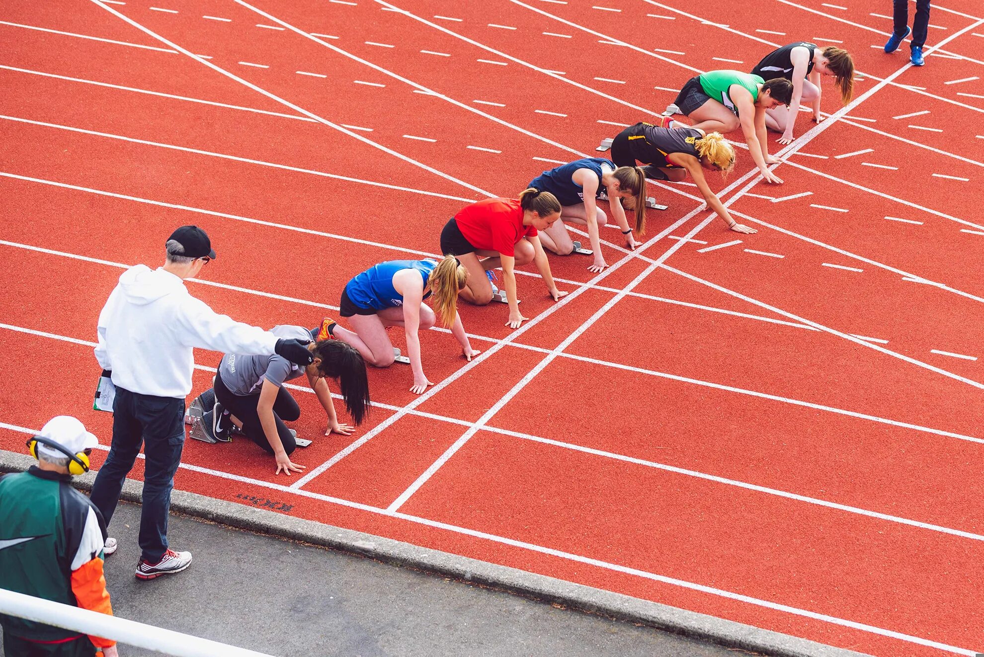 Спортивные соревнования. Спорт легкая атлетика. Спортивный бег легкая атлетика. Легкая атлетика картинки. Специализированные спортивные учреждения