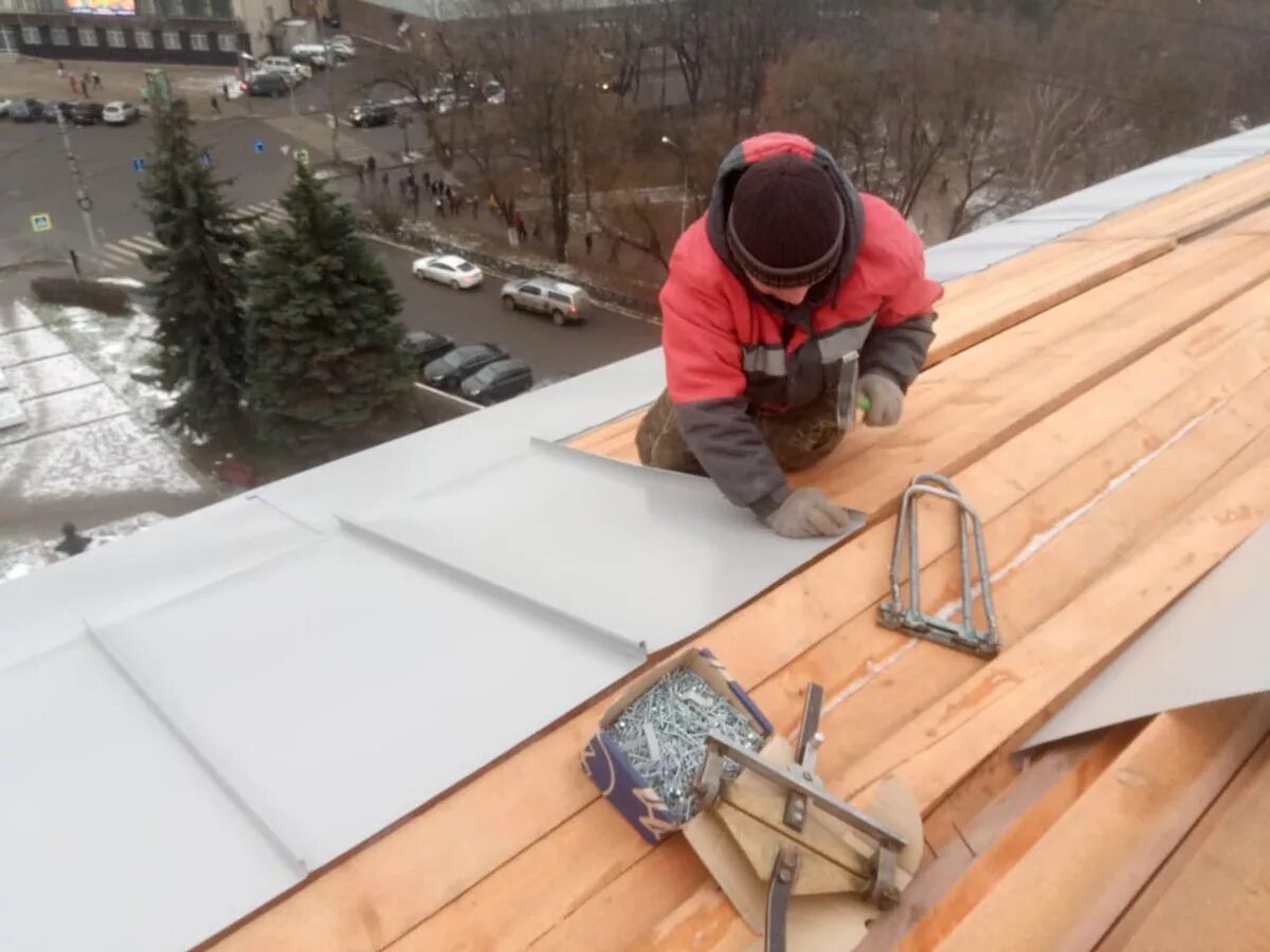 Скатная фальцевая кровля. Фальцевая кровля технология. Фальцевая кровля технология. Пирог фальцевой кровли технология. Фальцевая кровля контробрешетка.