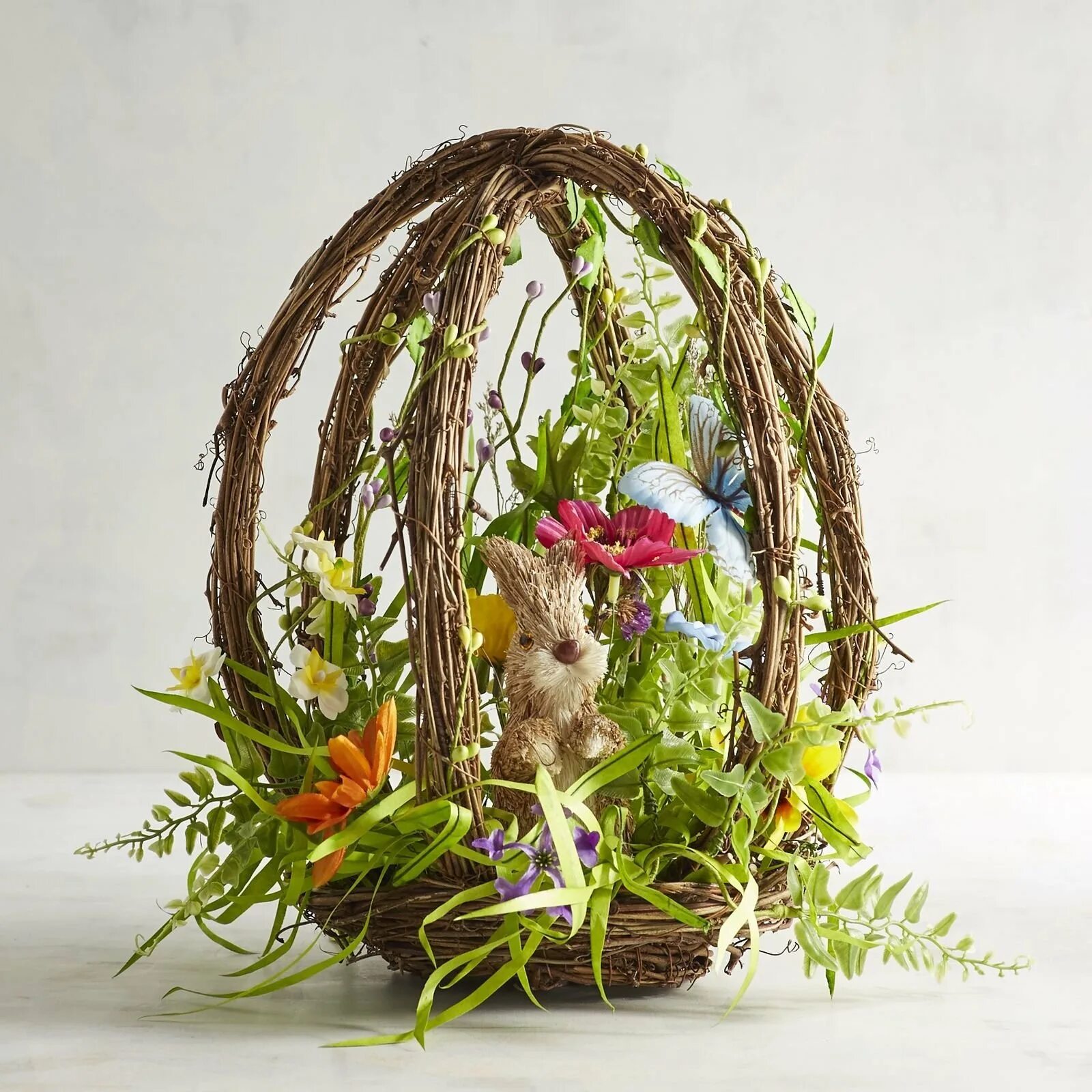 пасхальная поделка из яиц. поделки к пасхе своими руками. композиция на пасху. яйцо из природных материалов. яйцо из природных материалов.