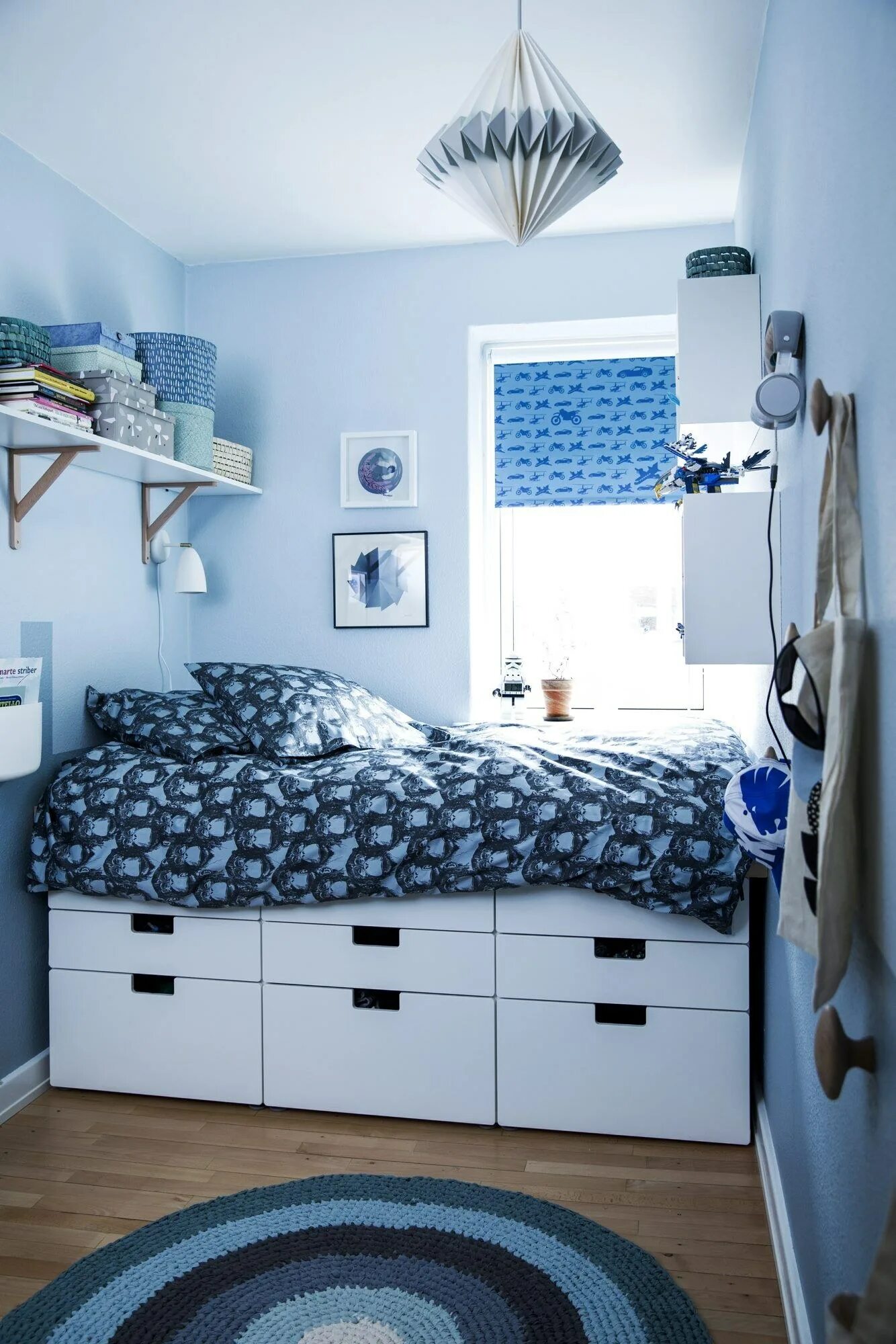 Небольшая детская для мальчиков. Небольшая детская для мальчиков. Небольшая детская для мальчиков. Мебель для маленькой детской комнаты. Комната подростка.