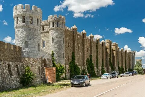 Отель рядом с крепостью