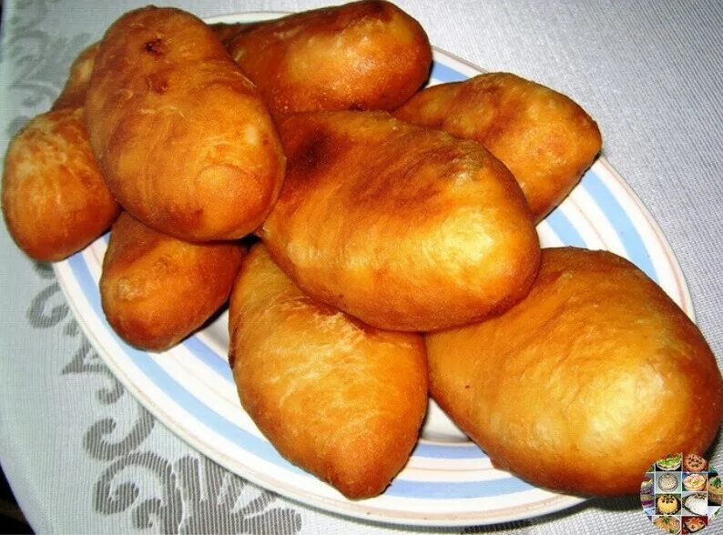 Дрожжевое тесте с картофелем. Пирожки с картошкой. Пирожки на дрожжевом тесте. Тесто для пирожков на сковородке. Пирожки с повидлом.