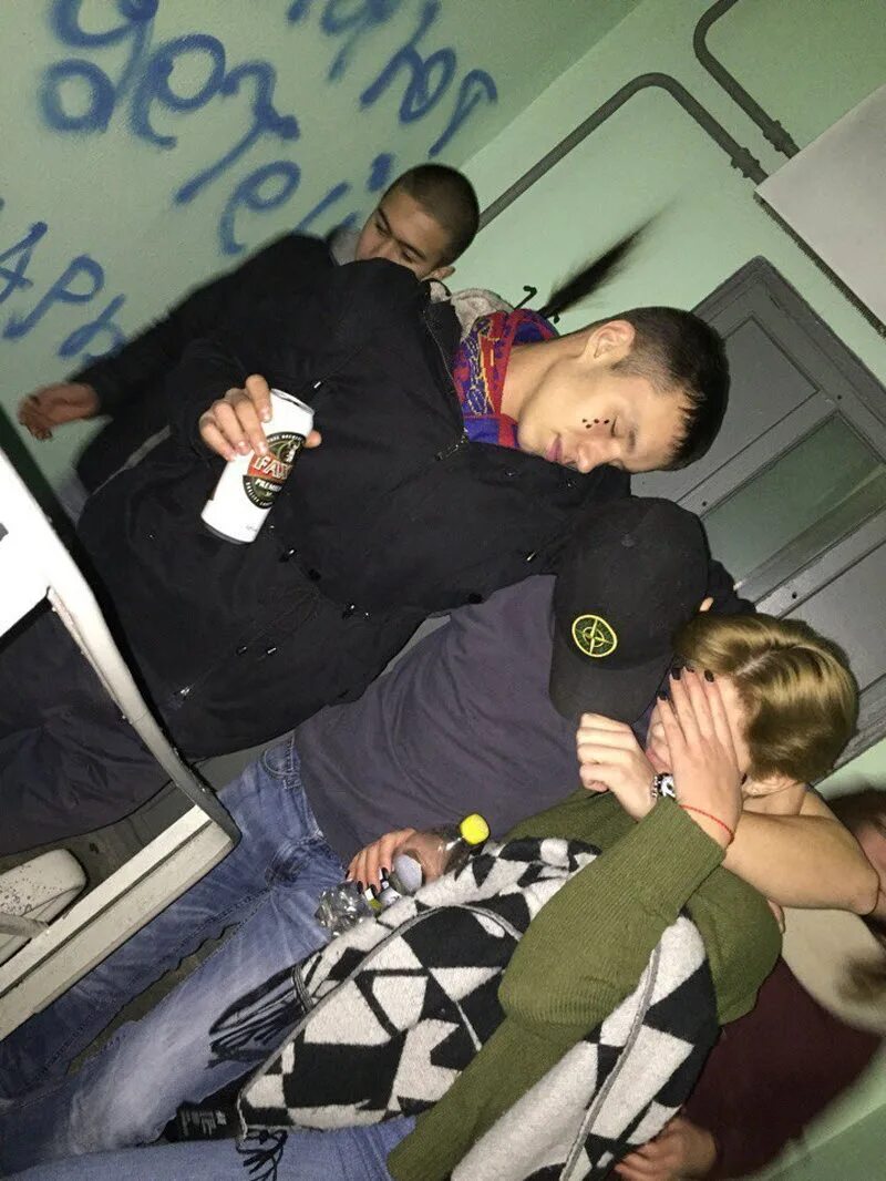 Молодежные пьянки и вечеринки. Пьяные русские молодежь