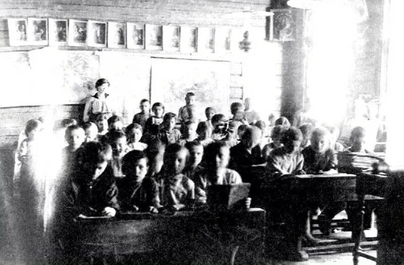 Мариинская женская гимназия рязань. Гимназия в российской империи 19 век. Земские школы в россии во второй половине 19 века. Земская школа 19 века. Мужские гимназии 19 века в россии.